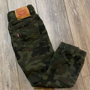 Levi’s camo jogger pants